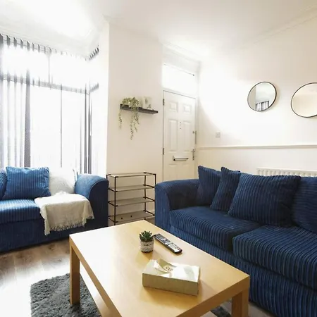 Holiday home House-sleeps8-parking-garden Leeds (West Yorkshire)