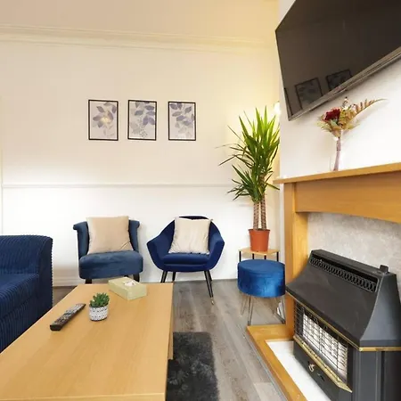 House-sleeps8-parking-garden *